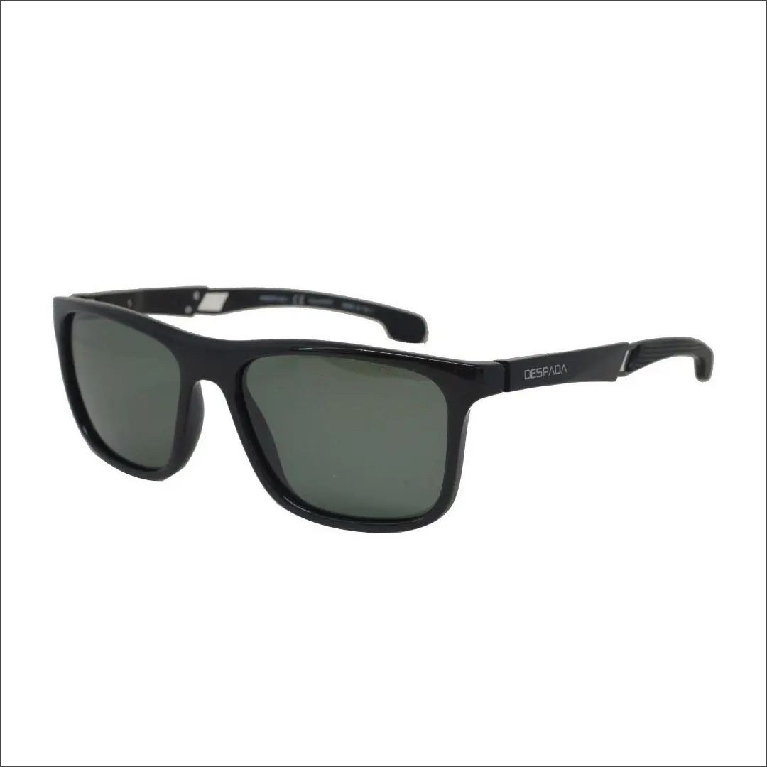 Siyah plastik çerçeveli spor güneş gözlüğü ürün fotoğrafı.